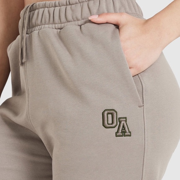 NWOT Oner Active All Day Varsity Oversized Jogger Color: MinkySize: L - Picture 2 of 3